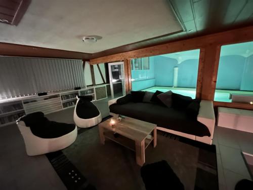 Traumscheune mit Pool, Kamin und privatem Spa in Linnich