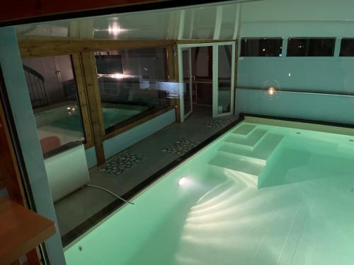 Traumscheune mit Pool, Kamin und privatem Spa in Linnich
