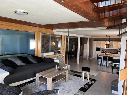 Traumscheune mit Pool, Kamin und privatem Spa in Linnich