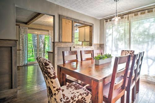 Gatlinburg Cabin with Indoor Hot Tub and Game Room! in Gatlinburg, USA