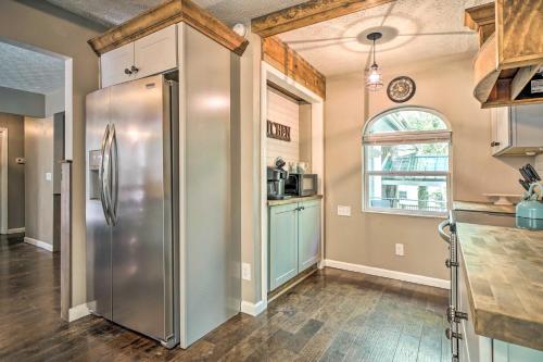 Gatlinburg Cabin with Indoor Hot Tub and Game Room! in Gatlinburg, USA