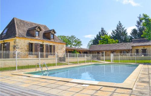 Stunning Home In Eglise Neuve Dissac With 5 Bedrooms, Private Swimming Pool And Outdoor Swimming Pool - Location saisonnière - Mussidan