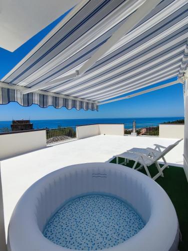  Una Terrazza sul Mare The Lighthouse, Pension in Paola bei Marina di Fuscaldo