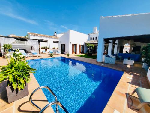 Luxury villa with pool on El Valle Golf Resort gîte à louer Casas del Civil