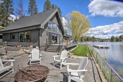 A Contemporary Dream Lakefront Rathdrum Oasis!