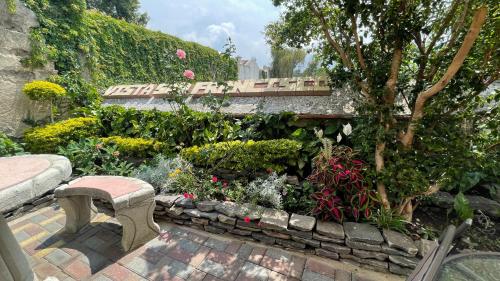 Фасада на хотела, Hotel Vista San Francisco in Антигуа Гуатемала