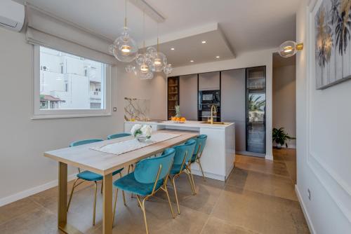 Beachfront Holiday Apartments - image 12
