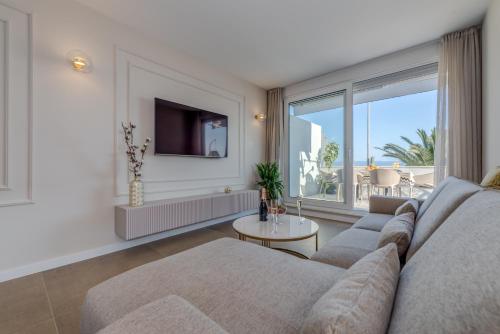 Beachfront Holiday Apartments - image 3
