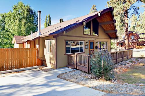 Edgemoor Escape in Big Bear Lake, USA