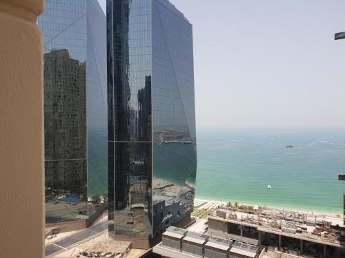 Modern Panoramic Sea View 3BR Apartment on JBR Walk