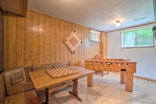 Expansive Branson Cabin with Lake View 3 Mi to SDC! - image 10