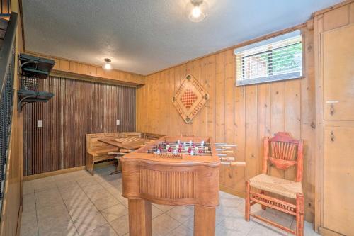 Expansive Branson Cabin with Lake View 3 Mi to SDC! - image 11