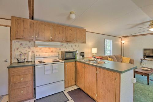 Florida Getaway, 14 Mi to Royal Springs! in Live Oak (Florida)
