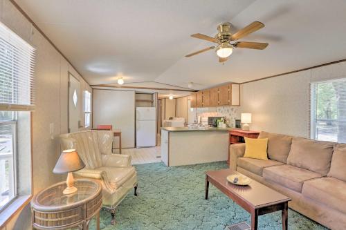 Florida Getaway, 14 Mi to Royal Springs! in Live Oak (Florida)