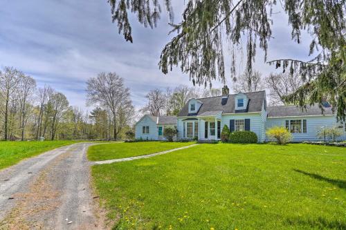 Quaint Woodstock Escape - 2 Mi to Tinker St! in Woodstock, USA