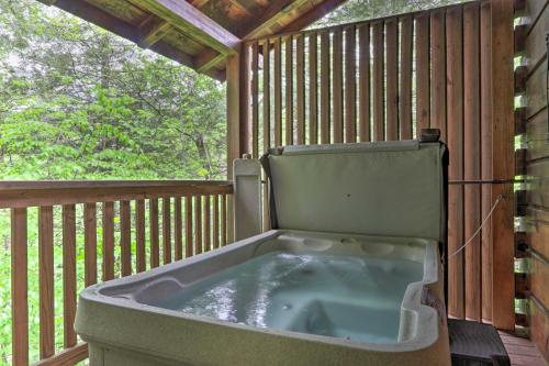 Romantic Gatlinburg Studio Cabin with Hot Tub and Deck - main image