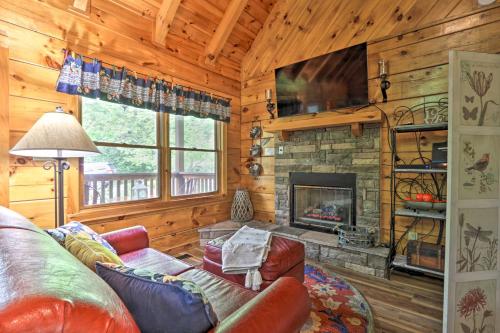 Romantic Gatlinburg Studio Cabin with Hot Tub and Deck - image 3