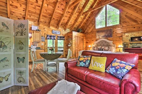Romantic Gatlinburg Studio Cabin with Hot Tub and Deck - image 5