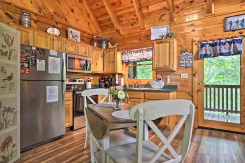 Romantic Gatlinburg Studio Cabin with Hot Tub and Deck - image 10