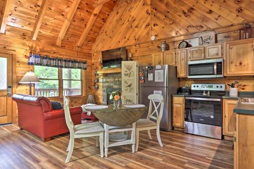 Hot Tub Chance for Romance Gatlinburg Cabin in Gatlinburg, USA