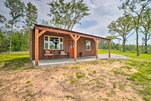 Updated Studio Cabin in Ozark w/ Yard & Mtn View