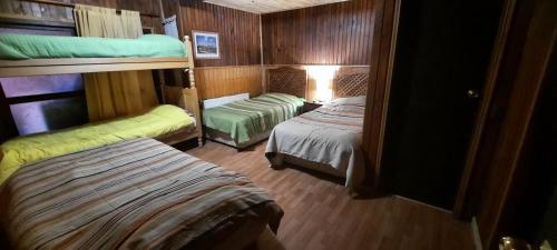 3 twin beds, 1 bunk bed