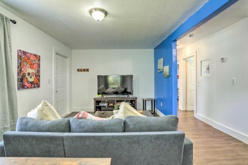 Beautiful Miami Getaway Less Than 6 Mi to Downtown! Beautiful Miami Getaway Less Than 6 Mi to Downtown!