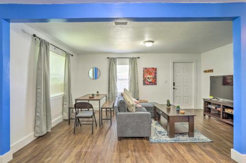 Beautiful Miami Getaway Less Than 6 Mi to Downtown! Beautiful Miami Getaway Less Than 6 Mi to Downtown!