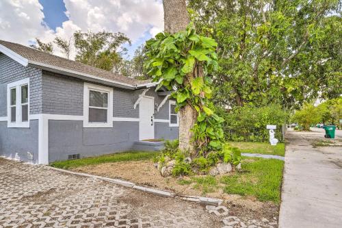 Beautiful Miami Getaway Less Than 6 Mi to Downtown! Beautiful Miami Getaway Less Than 6 Mi to Downtown!
