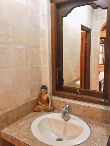 Darma Yogi House Room Type - Triple Room with Garden View