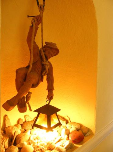 Druid Cottage - image 8
