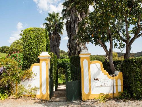 Country Farmhouse in Montemor o Novo with Pool