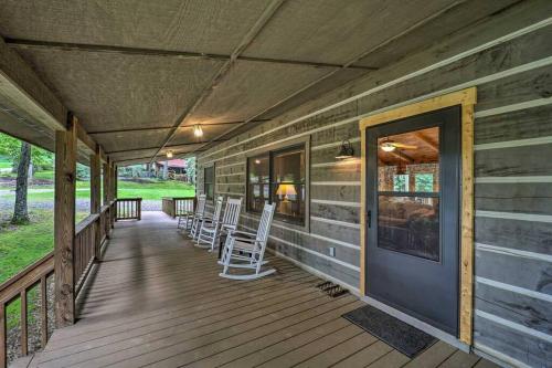 Cozy ‘Grey Fox’ Cabin Between Boone & Blowing Rock