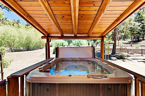 Branchwater Lodge in Big Bear Lake, USA