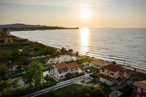 Marias Seaside Apartments - Hôtel - Akharavi