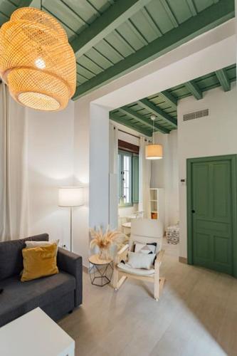 One&lux Gran Poder - Cozy twin bedroom central Apartment, Севилья