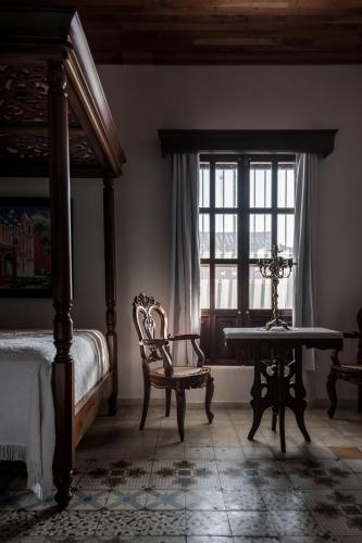 2 queen beds