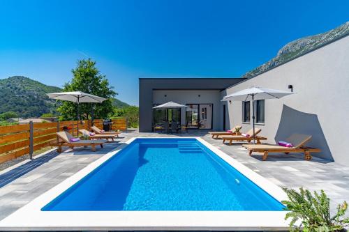 New! Villa Mir with private pool, 3 bedrooms, 7km from sandy beach