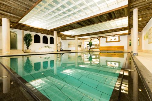 Swimming pool, Berghotel in Racines