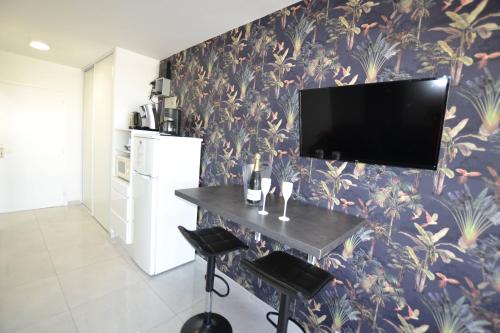 Studio with Sea View image 3