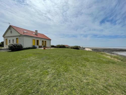 Villa de charme face à l'océan, sur une Ile avec accés direct plage - Location saisonnière - Port-des-Barques