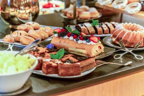 Wellness und Brunch Hotel MorgenZeit beheizter Naturteich Genuss Frühstück bis 13 Uhr Hochkönig Sommercard in Maria Alm am Steinernen Meer, Österreich