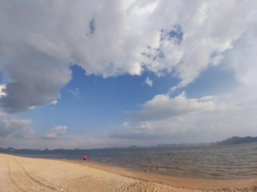 Beach, Hoang Long Hotel Bai Chay in Hạ Long