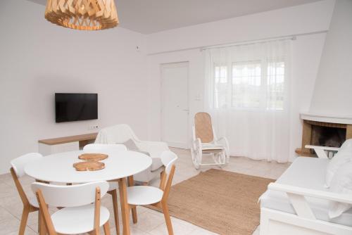 Ilias and Eva Apartment close to the beach