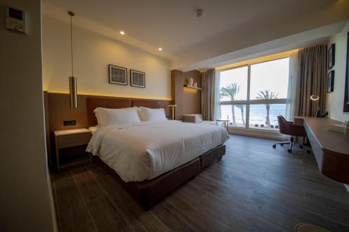 客室, ルクソテル アカバ ビーチ リゾート&スパ ホテル (Luxotel Aqaba Beach Resort & Spa Hotel) in アカバ