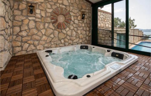 Stunning Home In Klek With Jacuzzi