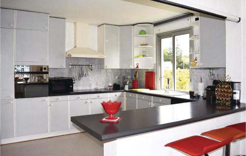 Holiday home Kevezou - image 2