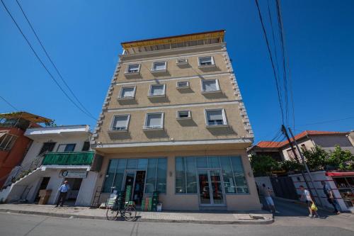 Hotel Tosi, Tirana