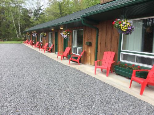 外部景觀, 德懷特村汽車旅館 (Dwight Village Motel) in 德懷特 (ON)