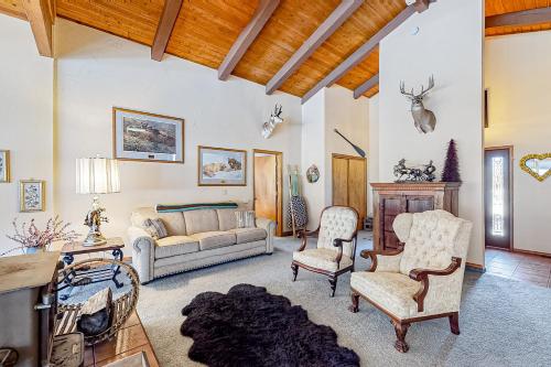 Eagle Pines Lodge